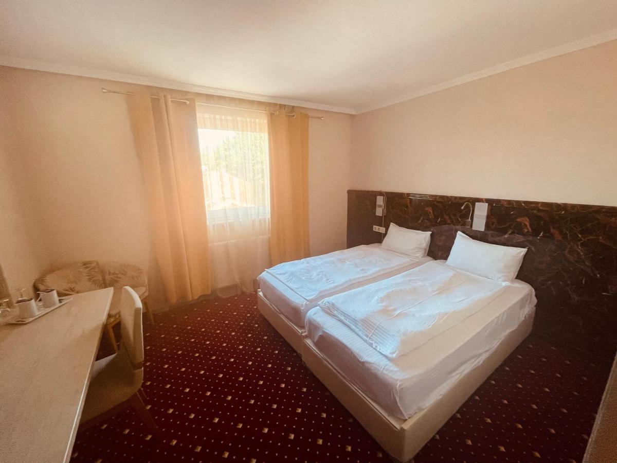 Fergana Uebersee Hotel Бремерхафен Экстерьер фото