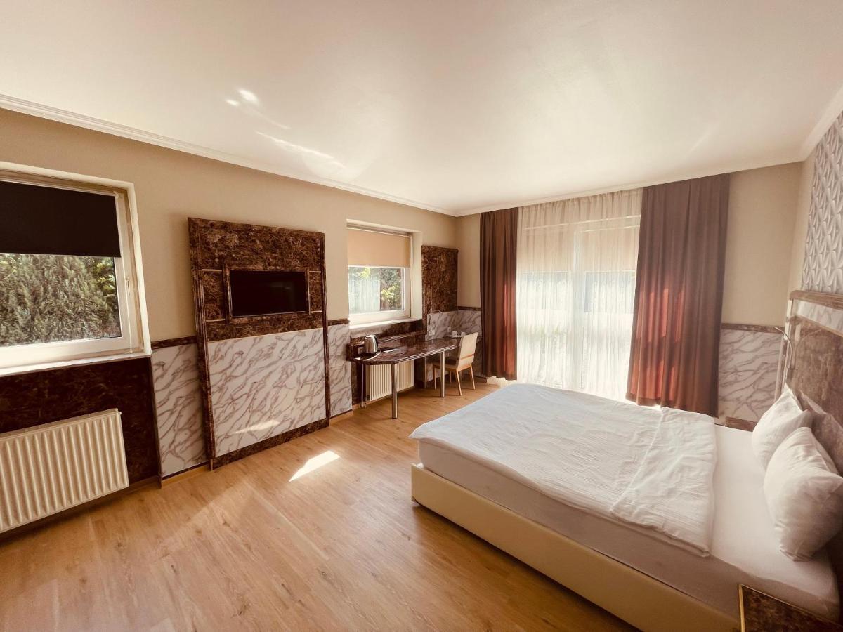 Fergana Uebersee Hotel Бремерхафен Экстерьер фото