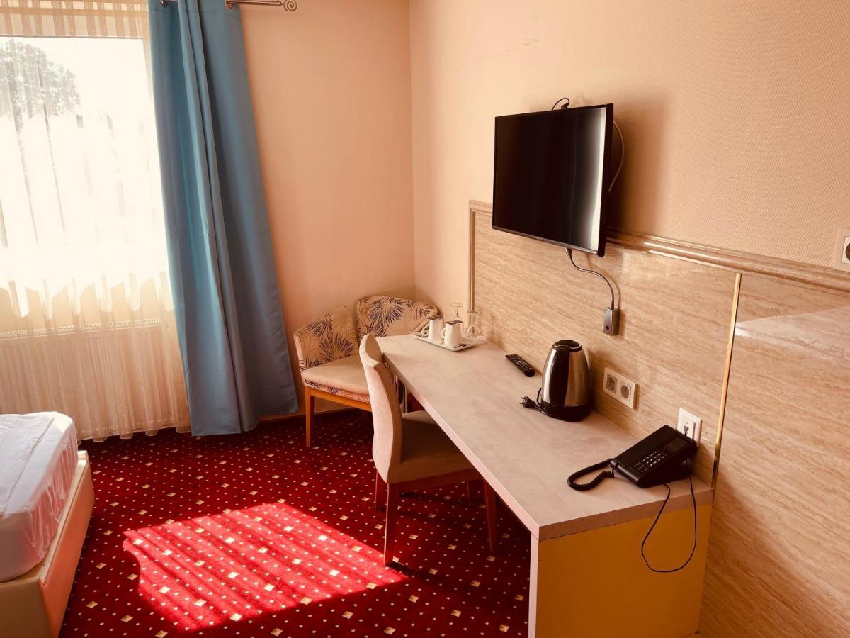 Fergana Uebersee Hotel Бремерхафен Экстерьер фото
