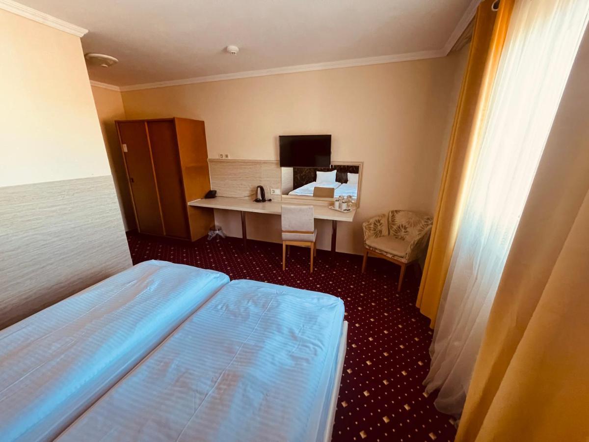 Fergana Uebersee Hotel Бремерхафен Экстерьер фото