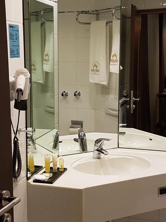 Fergana Uebersee Hotel Бремерхафен Экстерьер фото