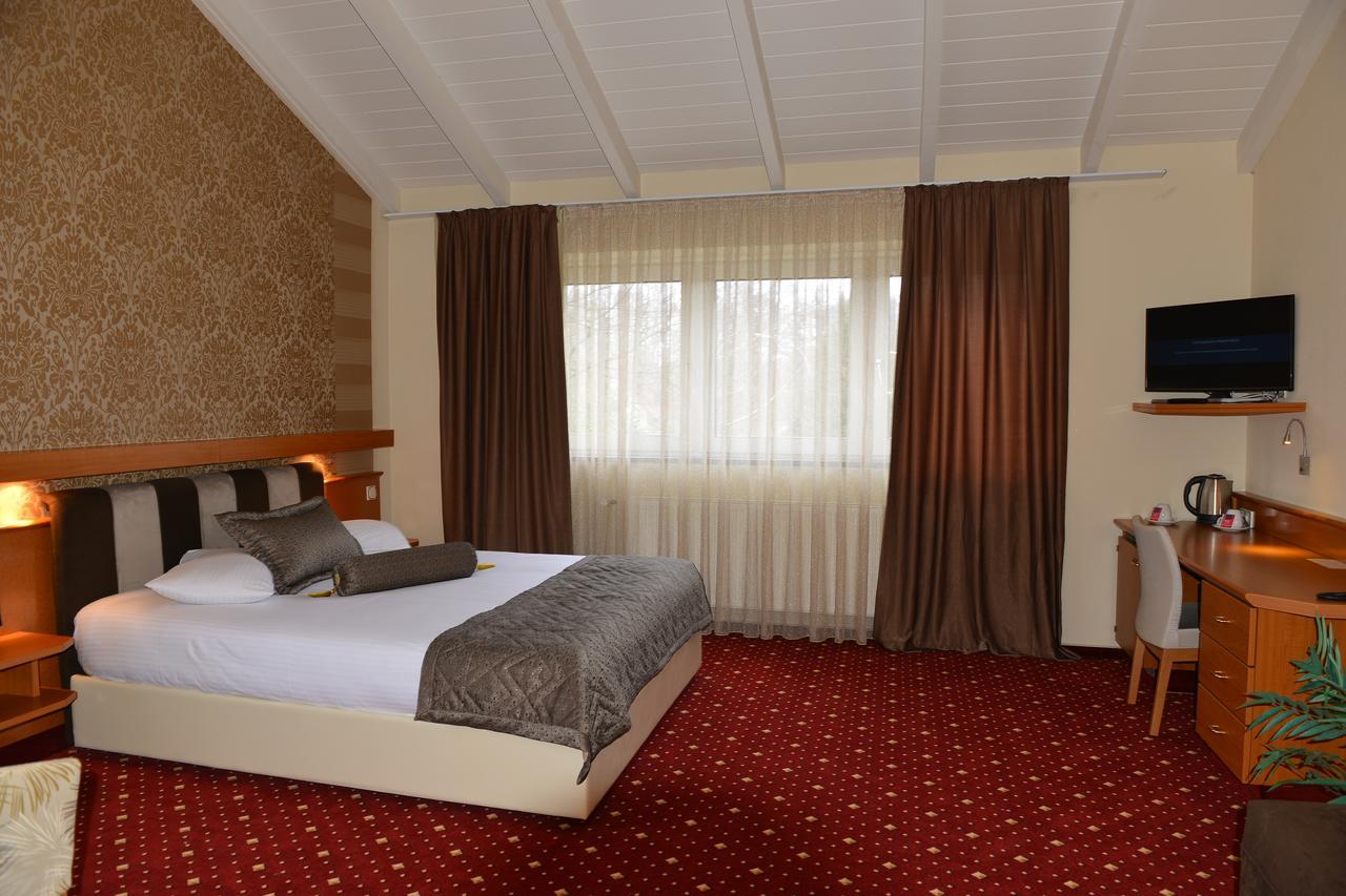 Fergana Uebersee Hotel Бремерхафен Экстерьер фото